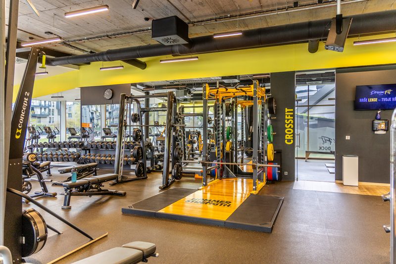 CrossFitová zóna s pódiem