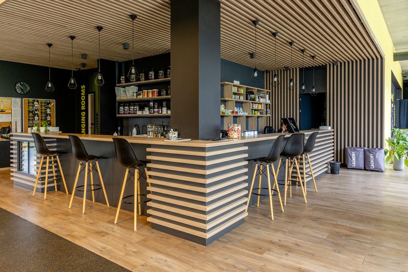 Bar a posezení u recepce