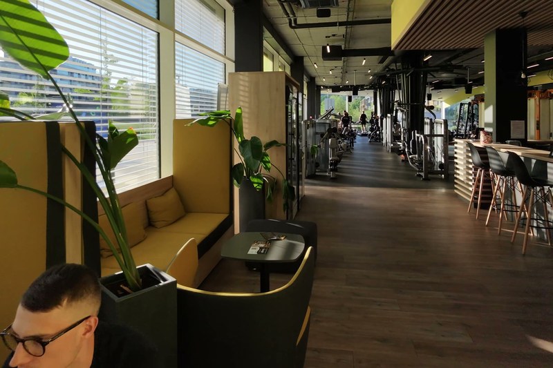 Konzultace v lounge před tréninkem